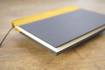 Writing and notebook black, with curry linen